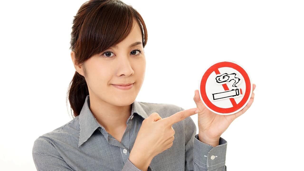 タバコを吸う女性は薄毛になりやすいって本当？薄毛の原因を徹底調査