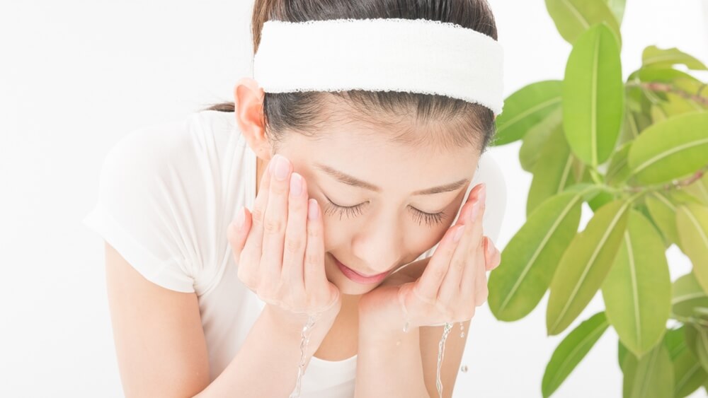 肌荒れを防ぐ洗顔⑤ぬるま湯ですすぐ